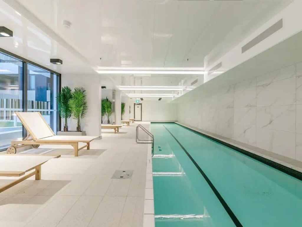 Cosy Two Bedroom Apartment With Balcony Pool And Gym オークランド エクステリア 写真