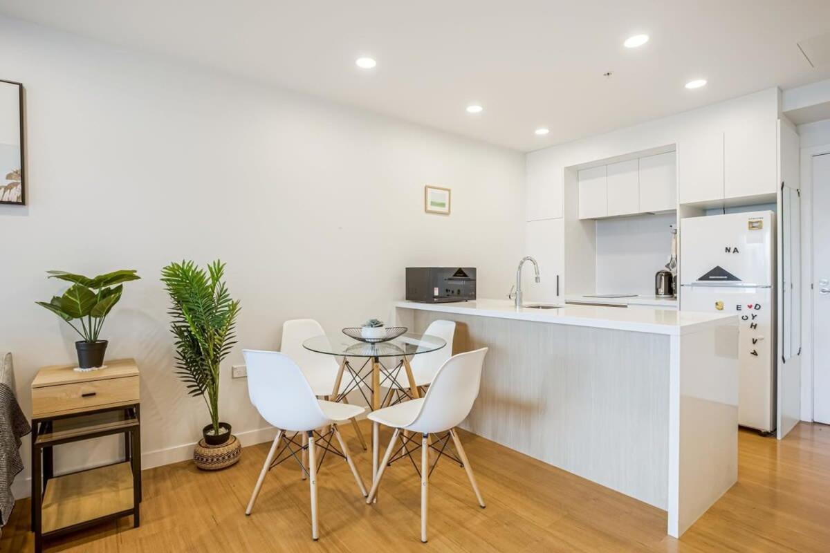 Cosy Two Bedroom Apartment With Balcony Pool And Gym オークランド エクステリア 写真