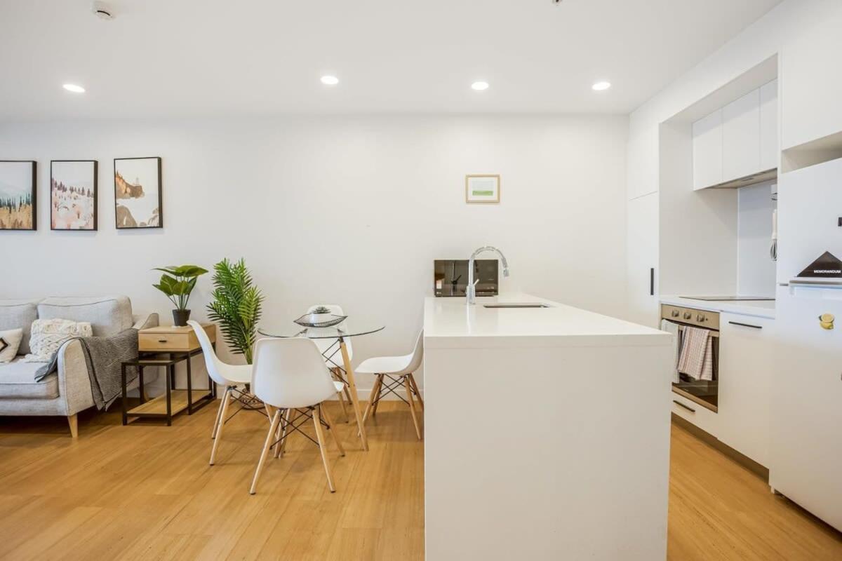 Cosy Two Bedroom Apartment With Balcony Pool And Gym オークランド エクステリア 写真