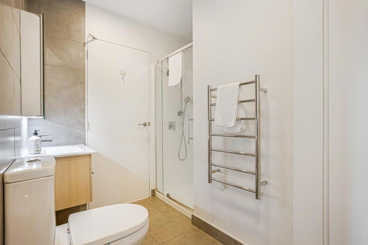 Cosy Two Bedroom Apartment With Balcony Pool And Gym オークランド エクステリア 写真